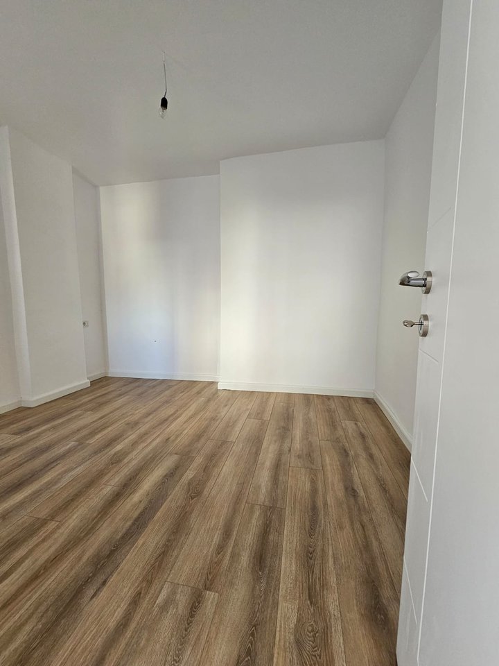 ? APARTAMENT PËR SHITJE 1+1 – 21 DHJETORI