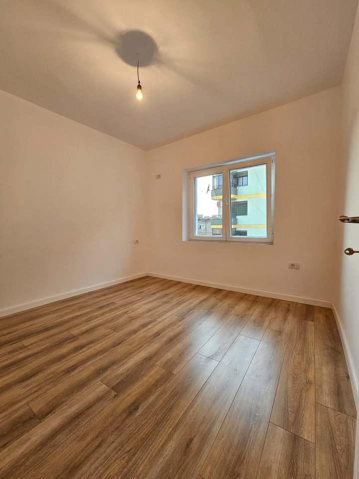 APARTAMENT NË SHITJE 1+1 – 21 DHJETORI