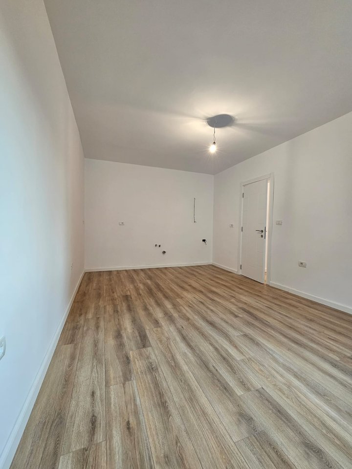 APARTAMENT NË SHITJE 1+1 – 21 DHJETORI