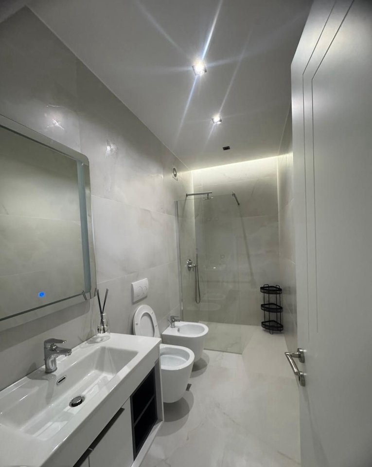 JEPET ME QIRA APARTAMENT 3+1+2+3PARKIME – TEK DELIJORGJI, TIRANË