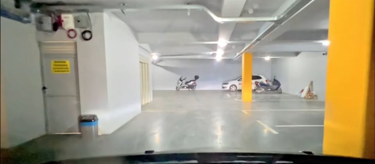VENDESI APPARTAMENTO 1+1+CUCINA+GARAGE - SCUOLA ROSSA