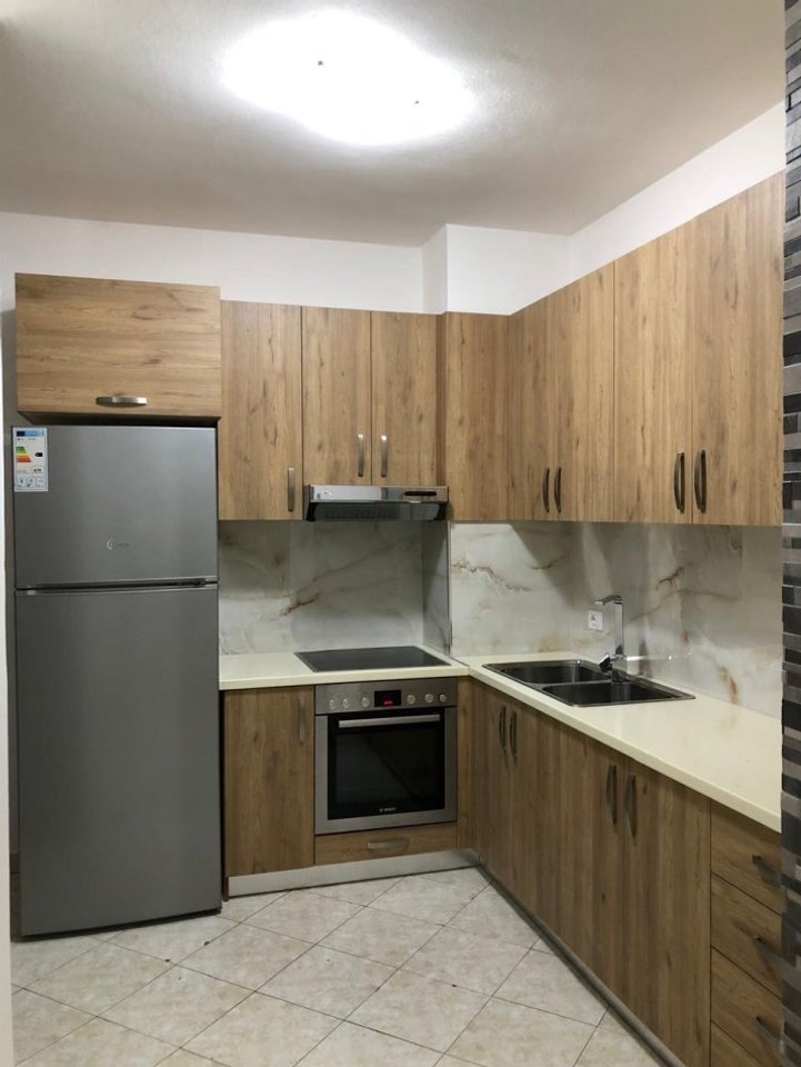 SHITET APARTAMENT 2+1 ME BALLKON – ISH FUSHA E AVIACIONIT, TIRANË