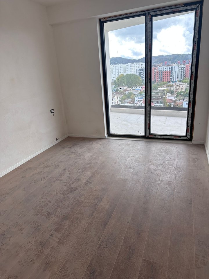 APARTAMENT 1+1 NË SHITJE – KOMPLEKSI TURDIU, FUSHA E AVIACIONIT