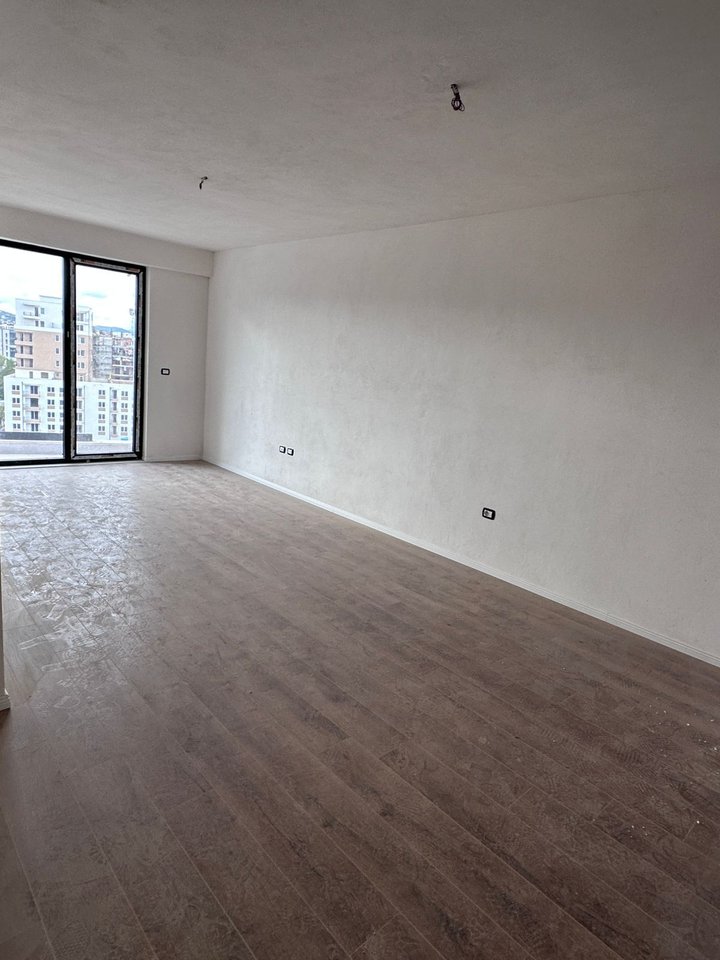 APARTAMENT 1+1 NË SHITJE – KOMPLEKSI TURDIU, FUSHA E AVIACIONIT