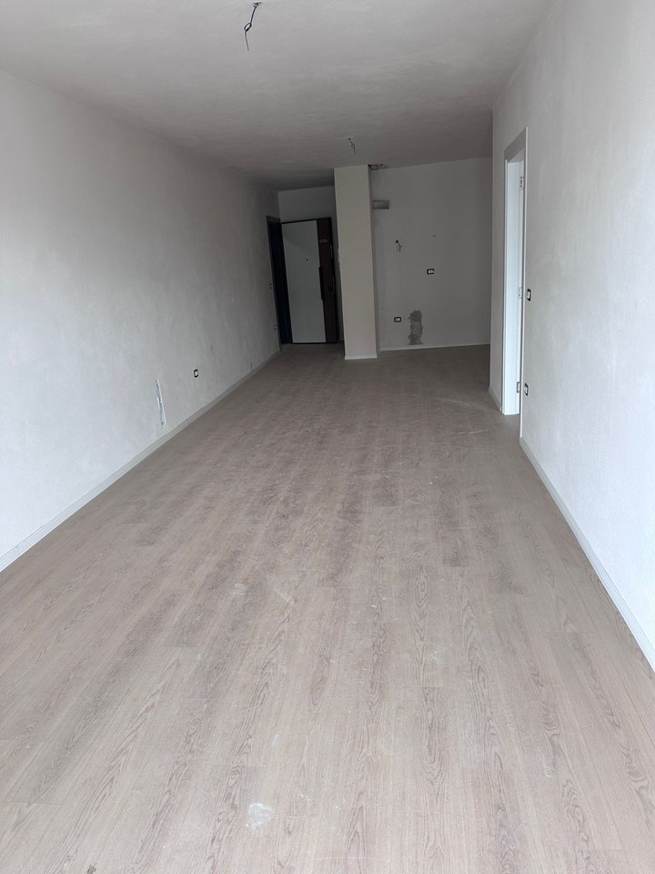 APARTAMENT 1+1 NË SHITJE – KOMPLEKSI TURDIU, FUSHA E AVIACIONIT