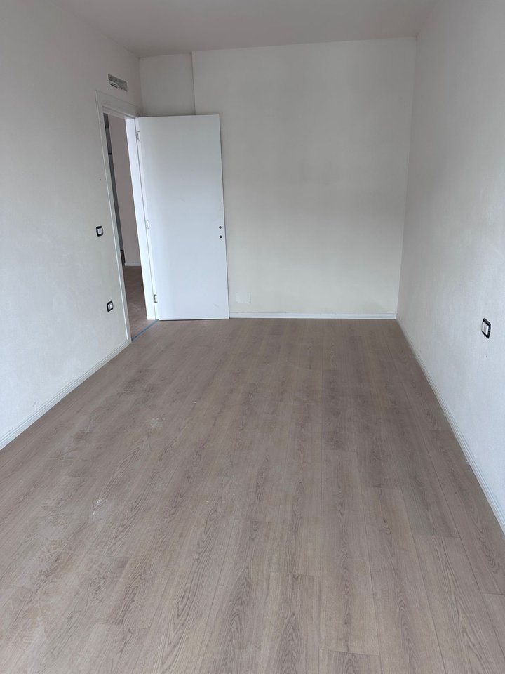 APARTAMENT 2+1 NË SHITJE – KOMPLEKSI TURDIU, FUSHA E AVIACIONIT