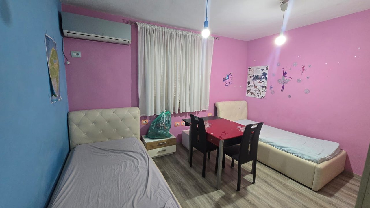 ME QIRA – APARTAMENT 2+1 + BALLKON – RR. E ELBASANIT / SHKOLLA BALETIT