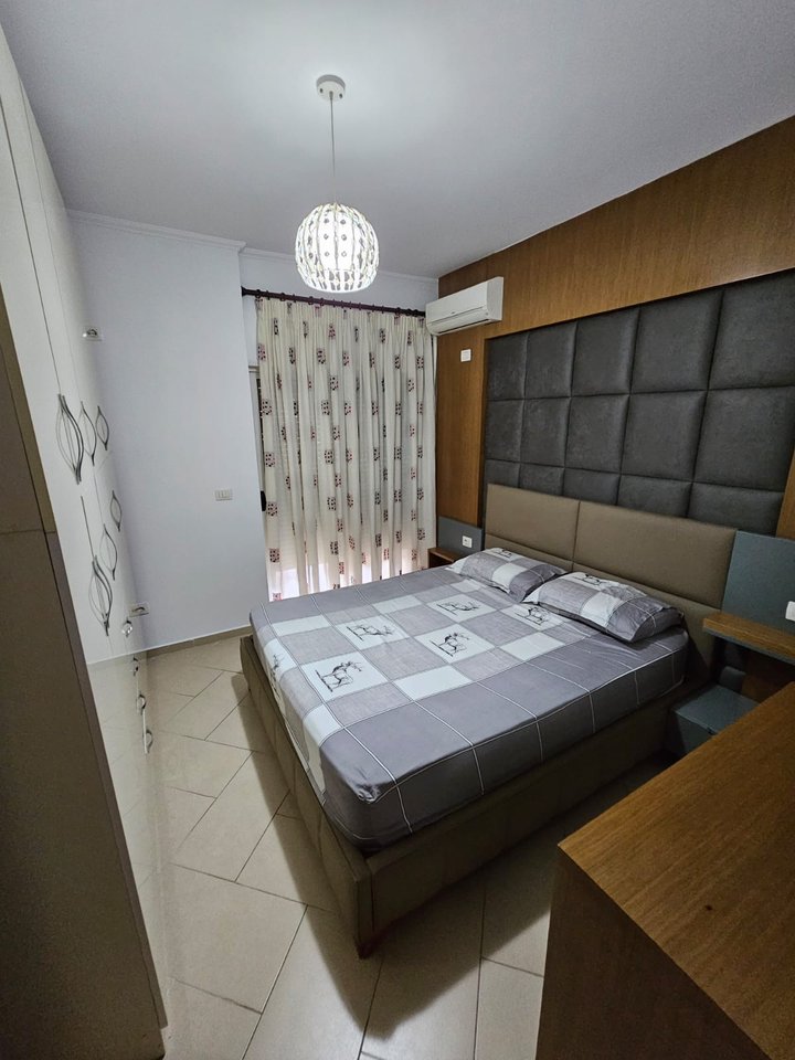 ME QIRA – APARTAMENT 2+2 BANJO + 1 BALLKON – RR. PETI (FUND), LIQENI I THATË