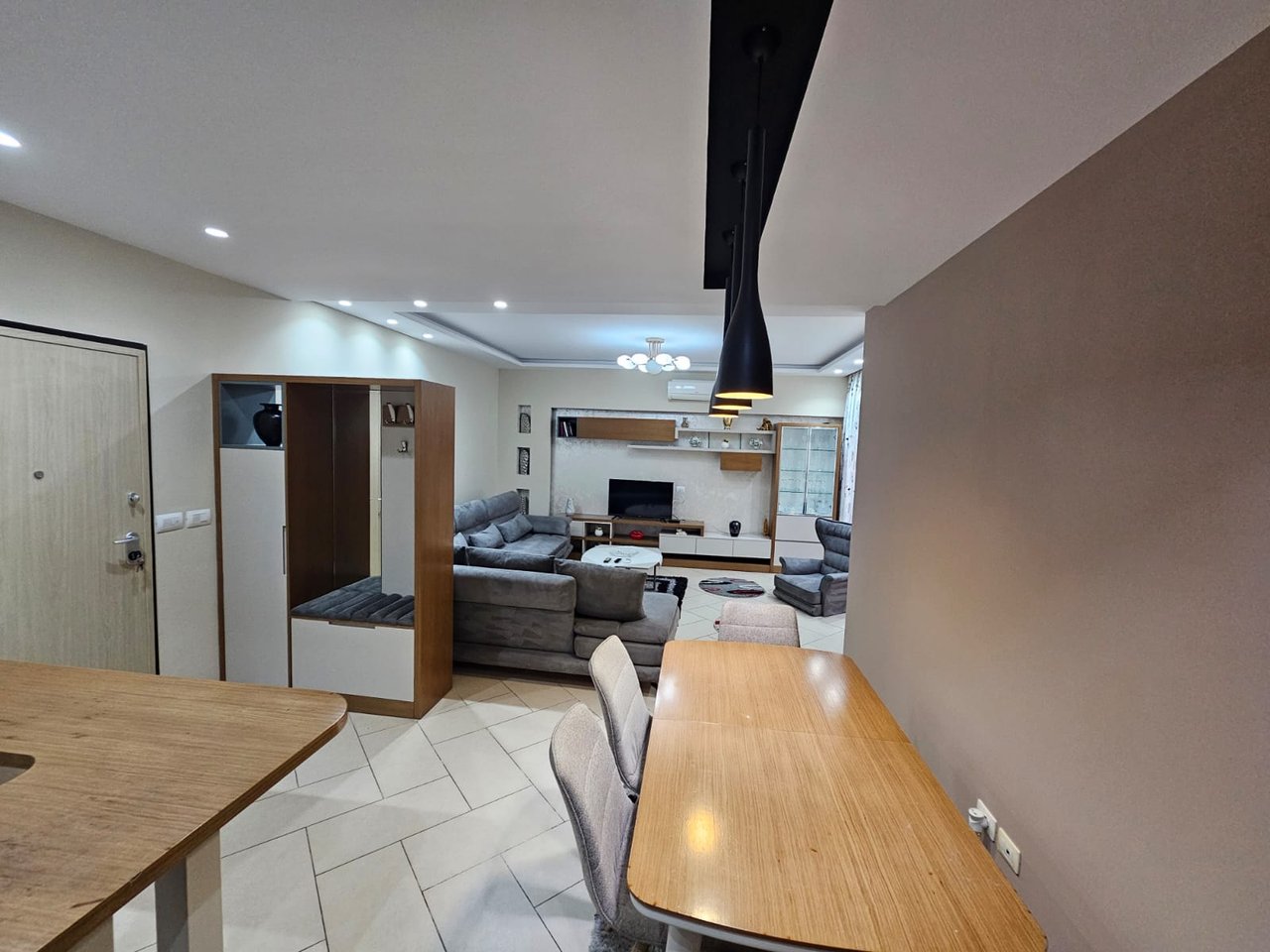 ME QIRA – APARTAMENT 2+2 BANJO + 1 BALLKON – RR. PETI (FUND), LIQENI I THATË