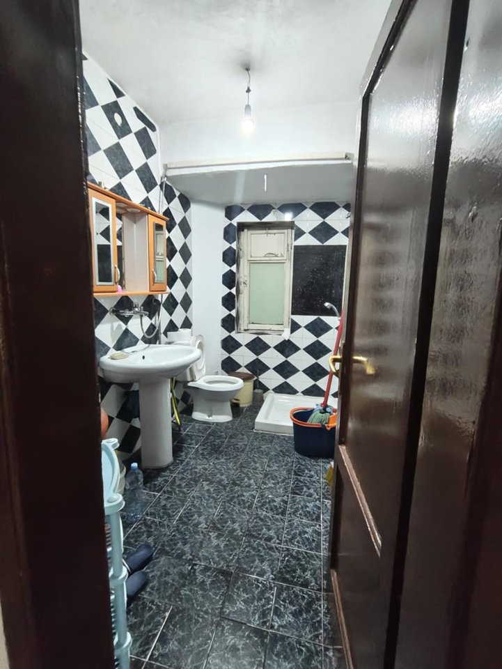 ME QIRA – APARTAMENT 2+1 + BALLKON – RR. FERRIT XHAIKO (ISH RESTORANT DURRESI)