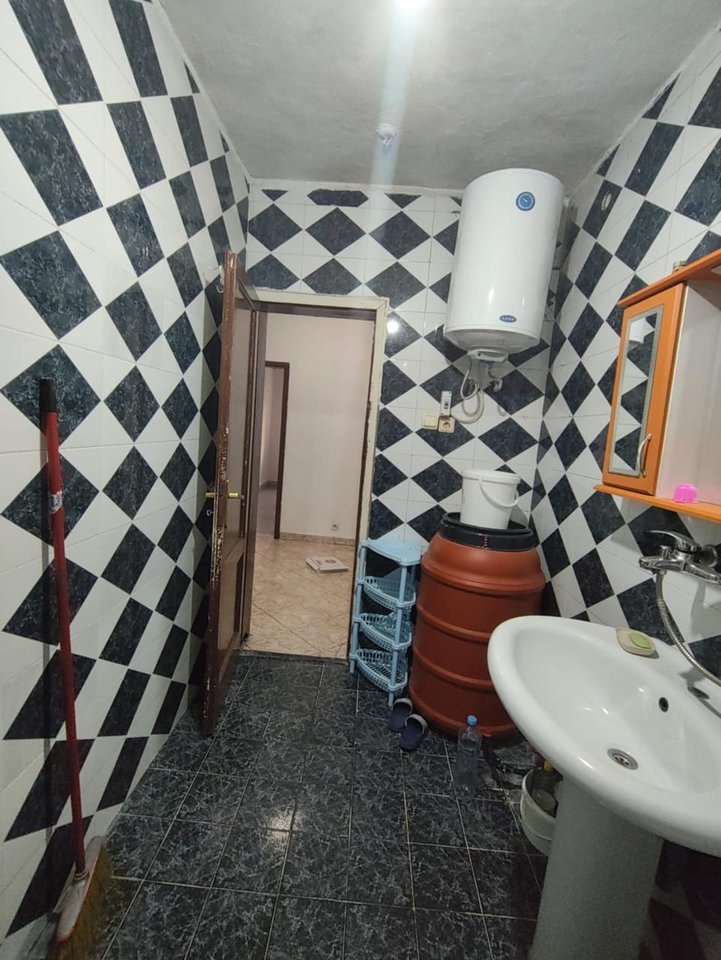 ME QIRA – APARTAMENT 2+1 + BALLKON – RR. FERRIT XHAIKO (ISH RESTORANT DURRESI)