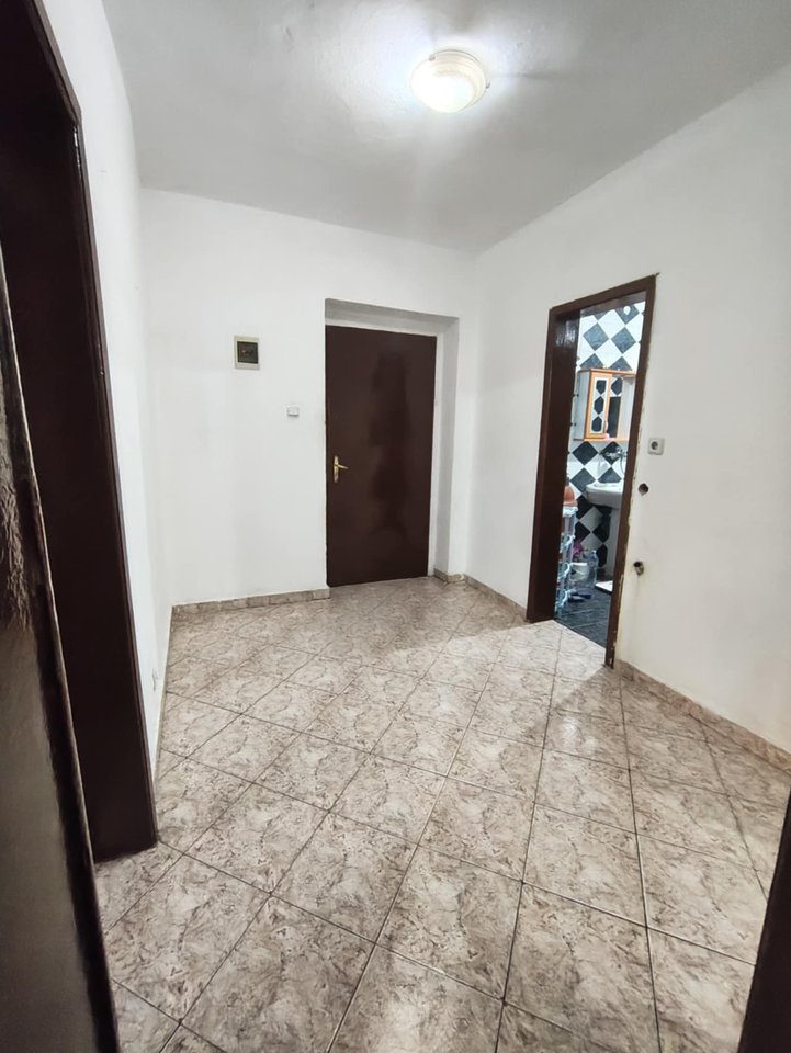 ME QIRA – APARTAMENT 2+1 + BALLKON – RR. FERRIT XHAIKO (ISH RESTORANT DURRESI)
