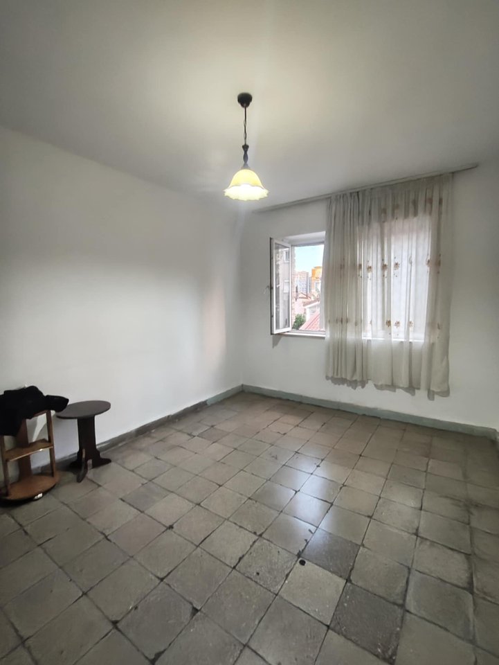 ME QIRA – APARTAMENT 2+1 + BALLKON – RR. FERRIT XHAIKO (ISH RESTORANT DURRESI)