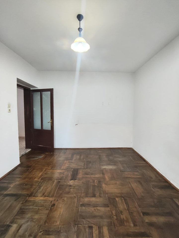 ME QIRA – APARTAMENT 2+1 + BALLKON – RR. FERRIT XHAIKO (ISH RESTORANT DURRESI)