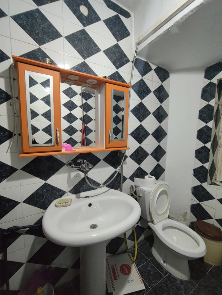 ME QIRA – APARTAMENT 2+1 + BALLKON – RR. FERRIT XHAIKO (ISH RESTORANT DURRESI)