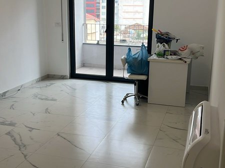 🏢 AMBIENTE PER UFFICIO/AFFARI – STAZIONE DEI TRENI