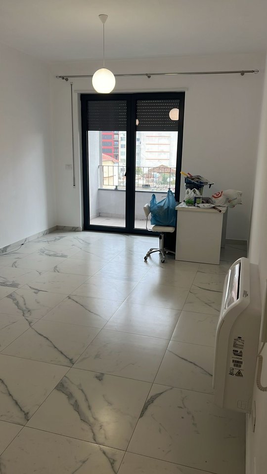 🏢 AMBIENTE PER UFFICIO/AFFARI – STAZIONE DEI TRENI