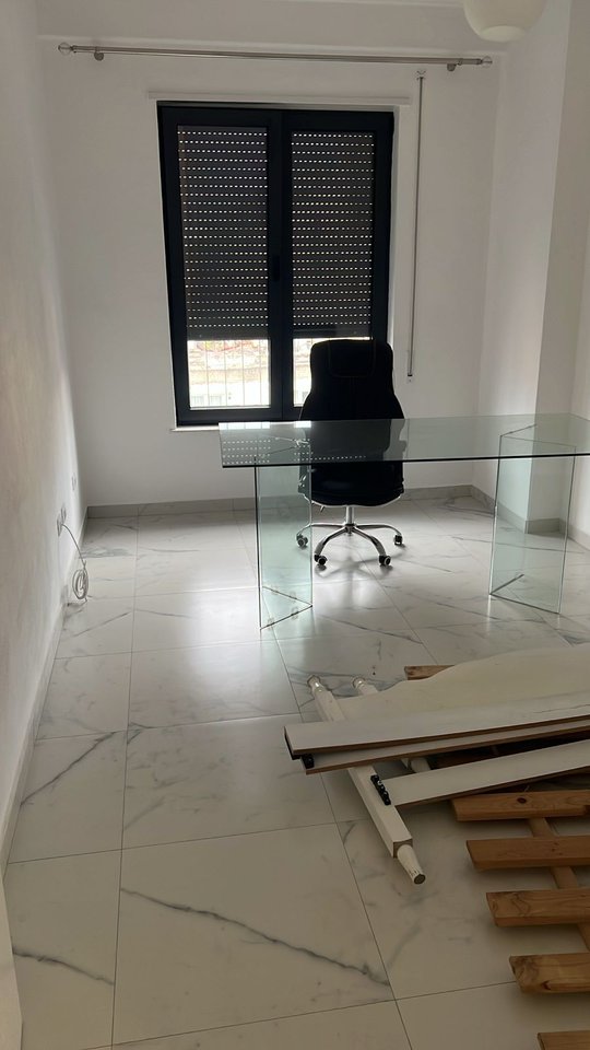 🏢 AMBIENTE PER UFFICIO/AFFARI – STAZIONE DEI TRENI