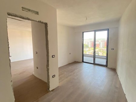 APARTAMENT 2+1 NË SHITJE – KOMPLEKSI TURDIU, FUSHA E AVIACIONIT
