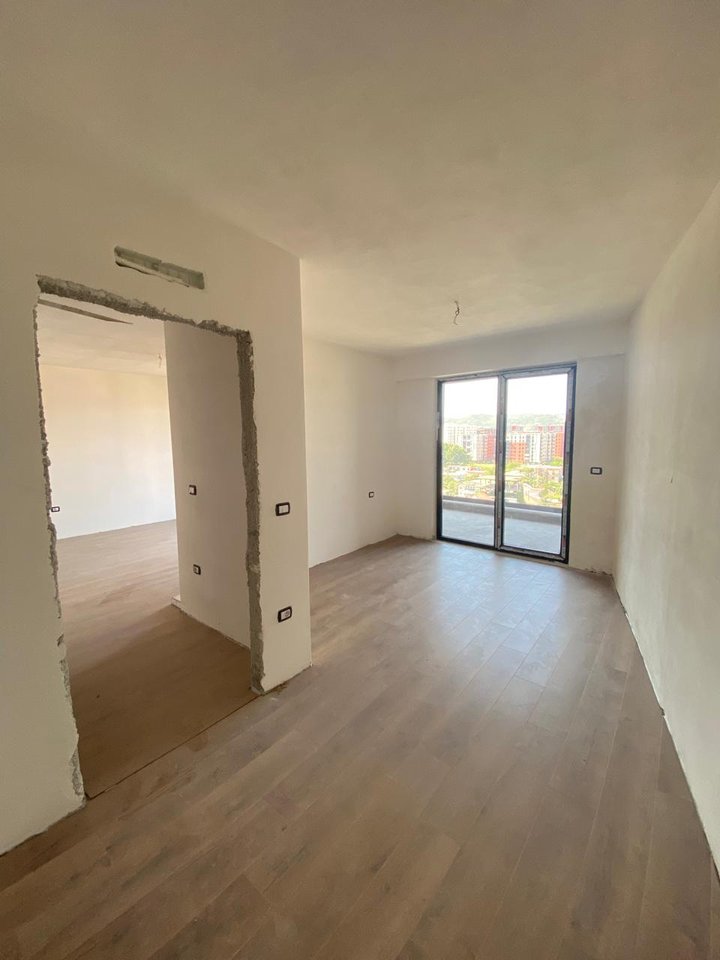 APARTAMENT 2+1 NË SHITJE – KOMPLEKSI TURDIU, FUSHA E AVIACIONIT