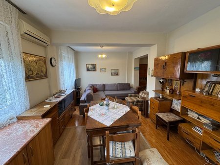 APARTAMENT ME QIRA 2+1+ANEKS – RRUGA “FADIL RADA” (PAZARI I RI)