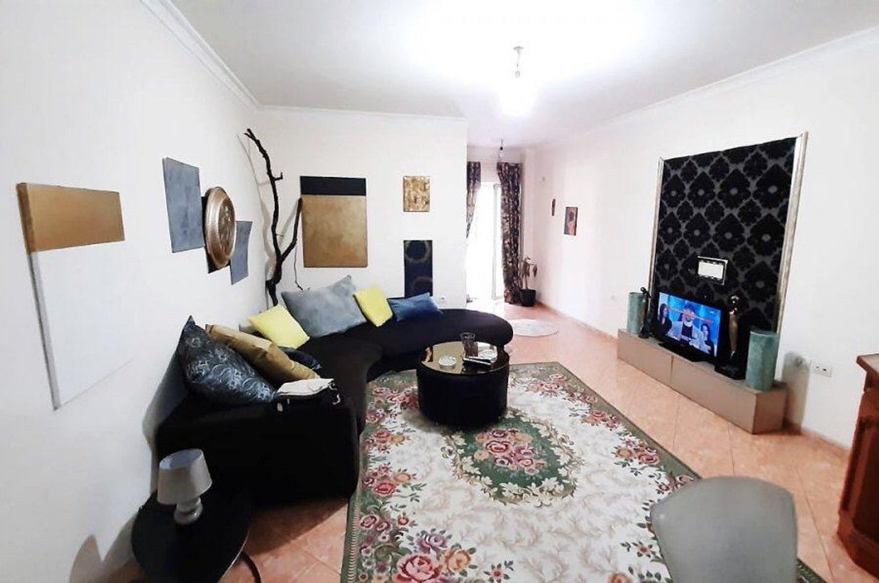 APARTAMENT ME QIRA 2+1+2 – ZOGU I ZI