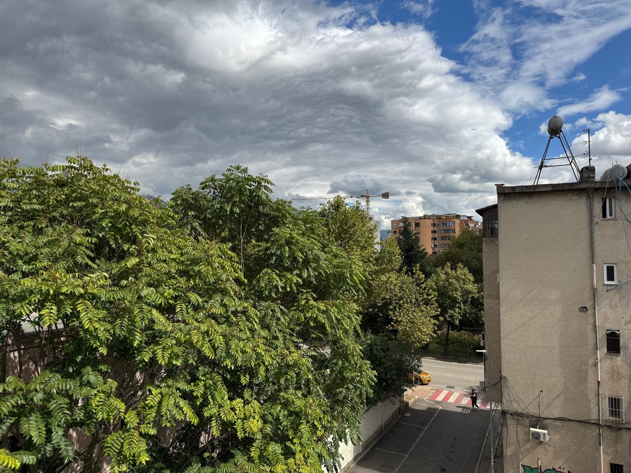 APARTAMENT ME QIRA 2+1+ANEKS – RRUGA “FADIL RADA” (PAZARI I RI)