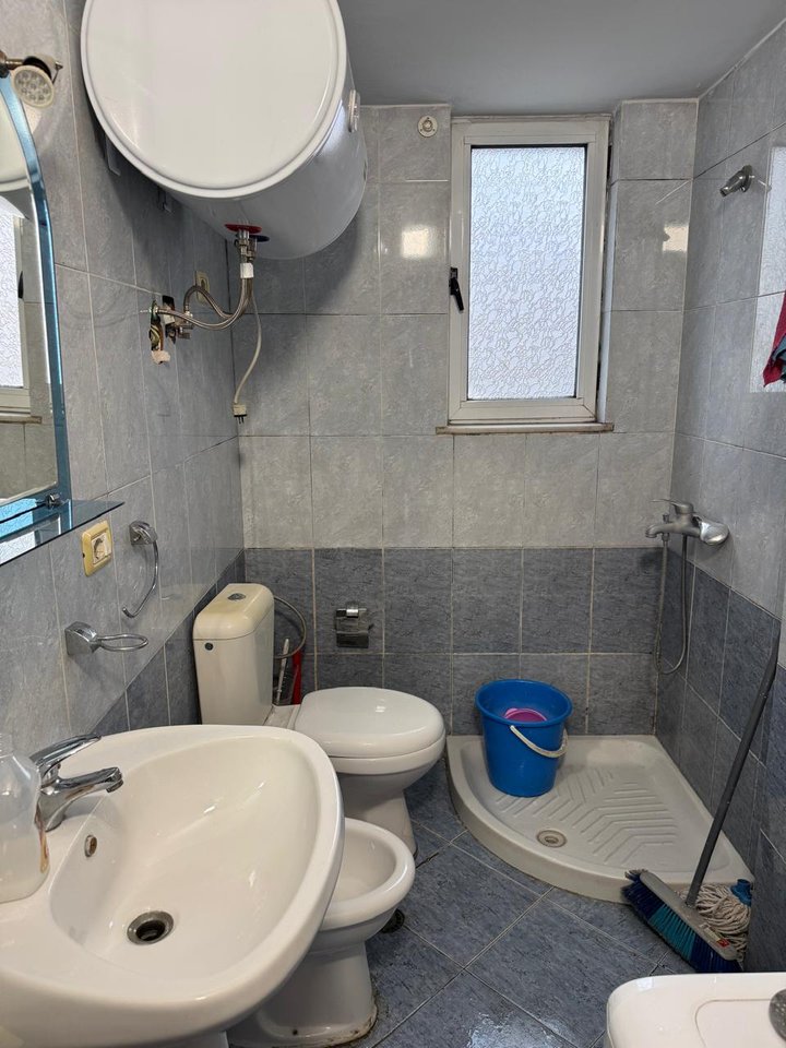 APARTAMENT ME QIRA 2+1+ANEKS – RRUGA “FADIL RADA” (PAZARI I RI)