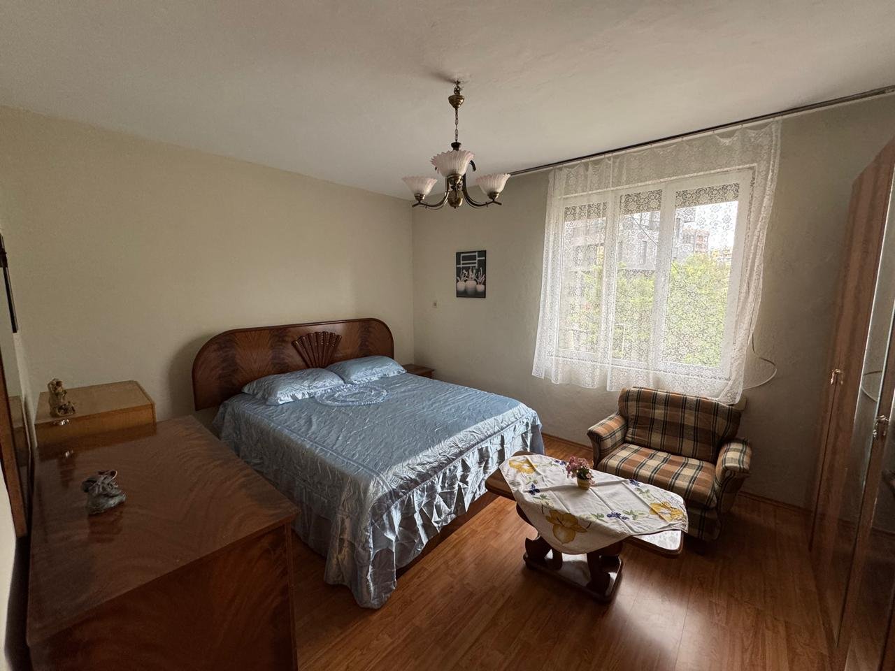 APARTAMENT ME QIRA 2+1+ANEKS – RRUGA “FADIL RADA” (PAZARI I RI)