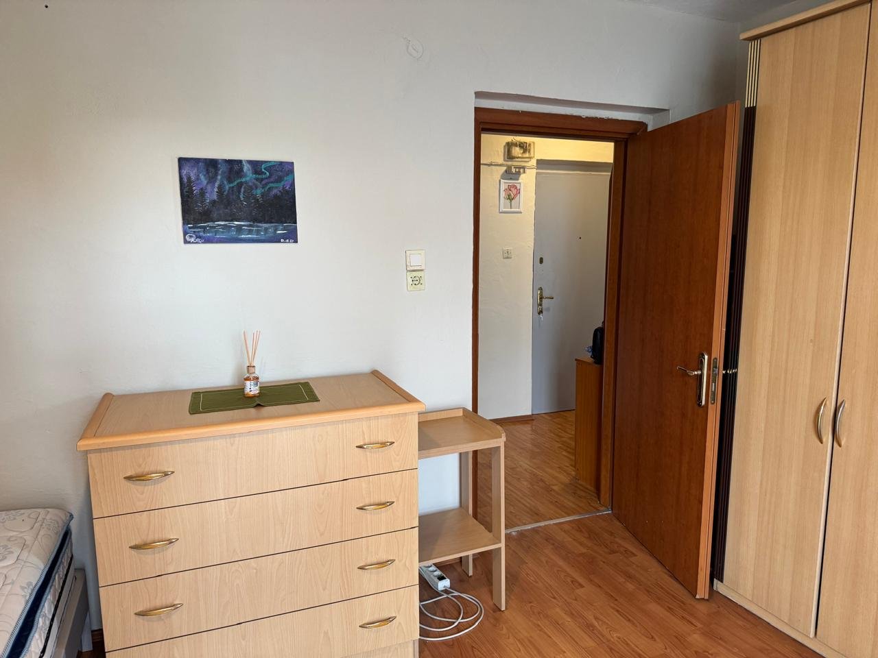 APARTAMENT ME QIRA 2+1+ANEKS – RRUGA “FADIL RADA” (PAZARI I RI)