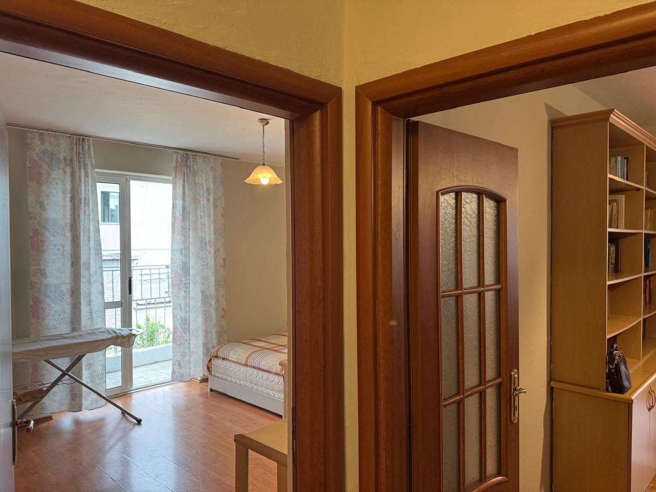 APARTAMENT ME QIRA 2+1+ANEKS – RRUGA “FADIL RADA” (PAZARI I RI)