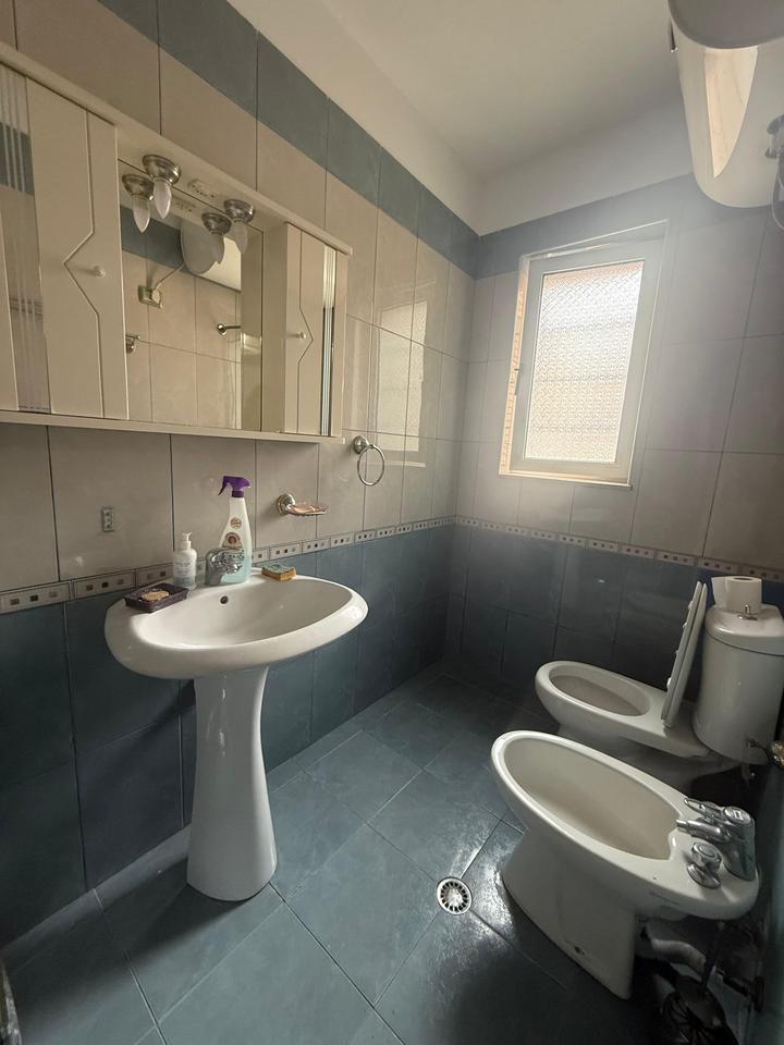 VENDESI APPARTAMENTO 1+1 – VIA KAVAJES, REPORT TV