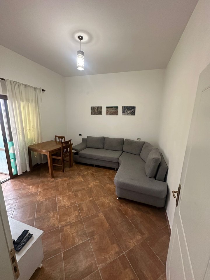 AFFITTASI INGRESSO 1+1 – VICINO AL NUOVO BOULEVARD, TIRANA