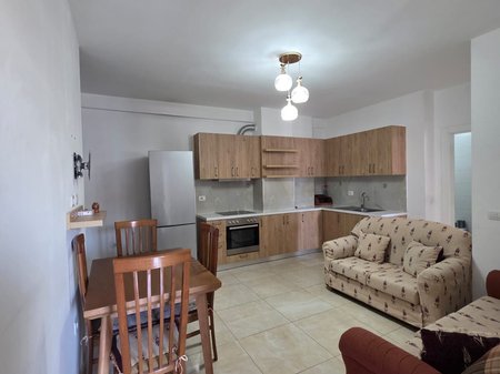 🏡 APARTAMENT 2+1 ME QIRA – RRUGA SOKRAT MIHO