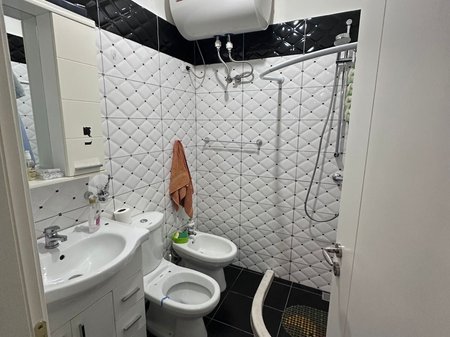 VENDESI APPARTAMENTO 1+1 – FRESCO, VICINO AL FORNO EUROPA