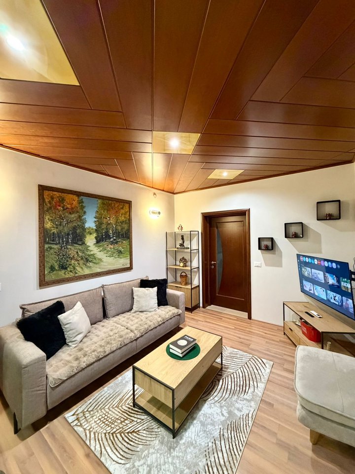 🏡 JEPET ME QERA APARTAMENT 1+1 – ISH PARKU I AUTOBUSAVE / PËRBALLË DELIJORGJIT