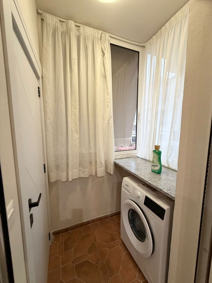 🏡 JEPET ME QERA APARTAMENT 1+1 – ISH PARKU I AUTOBUSAVE / PËRBALLË DELIJORGJIT
