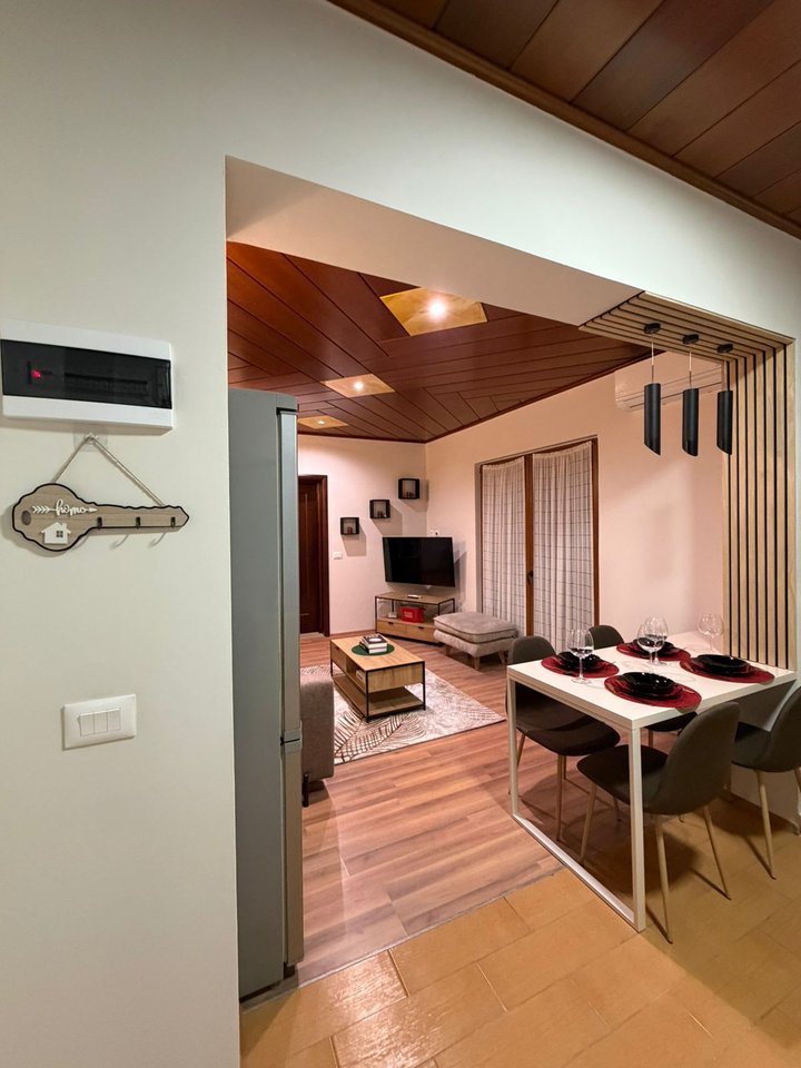 🏡 JEPET ME QERA APARTAMENT 1+1 – ISH PARKU I AUTOBUSAVE / PËRBALLË DELIJORGJIT