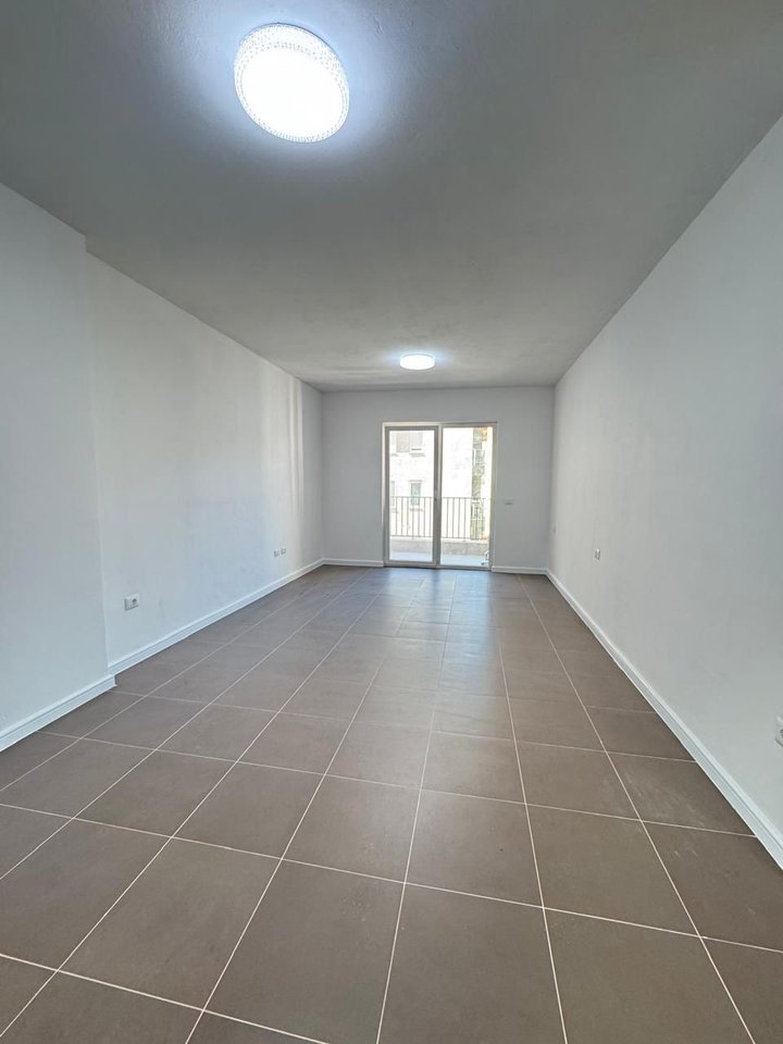 SHITET GARSONIERE + DYQAN – MYSLYM SHYRI
.