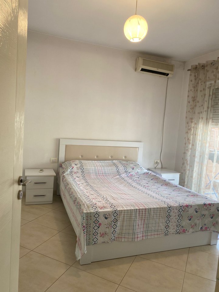 🏡 APARTAMENT 1+1 ME QIRA – RRUGA 5 MAJI, PËRBALLË SHKOLLËS “TIRANA JONË”