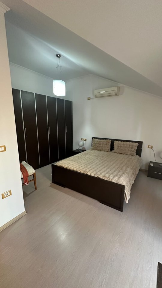 🏡 APARTAMENT 3+1 ME QIRA + POST PARKIMI – TEK KRISTAL CENTER