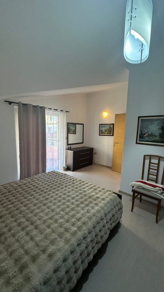 🏡 APARTAMENT 3+1 ME QIRA + POST PARKIMI – TEK KRISTAL CENTER