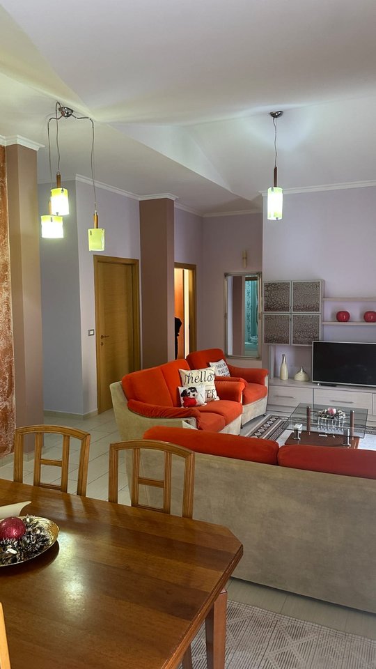 🏡 APARTAMENT 3+1 ME QIRA + POST PARKIMI – TEK KRISTAL CENTER