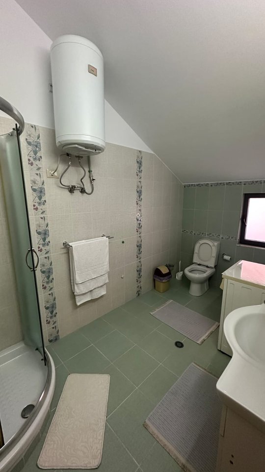 🏡 APARTAMENT 3+1 ME QIRA + POST PARKIMI – TEK KRISTAL CENTER