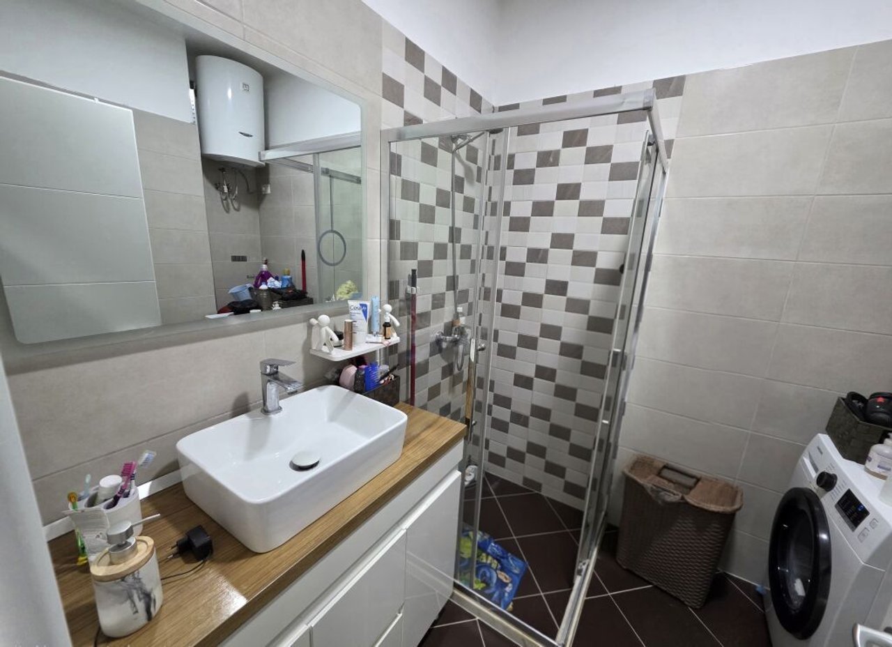 🏡 SHITET APARTAMENT 1+1 – YZBERISHT, PRANË AMERIKAN 3