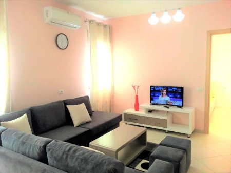 JEPET ME QERA APARTAMENT 1+1 – ZOGU I ZI, RING CENTER