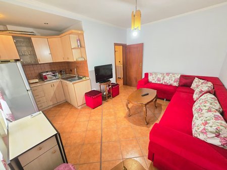 🏡 JEPET ME QERA APARTAMENT 1+1 – RR. FERIT XHAJKO (PËRBALLË TREGUT TË MEDRESESË) 🏡