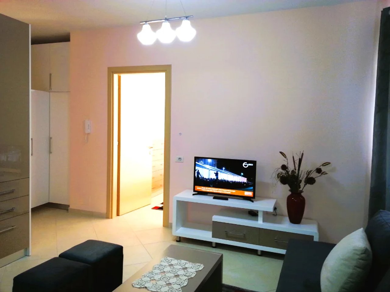 JEPET ME QERA APARTAMENT 1+1 – ZOGU I ZI, RING CENTER