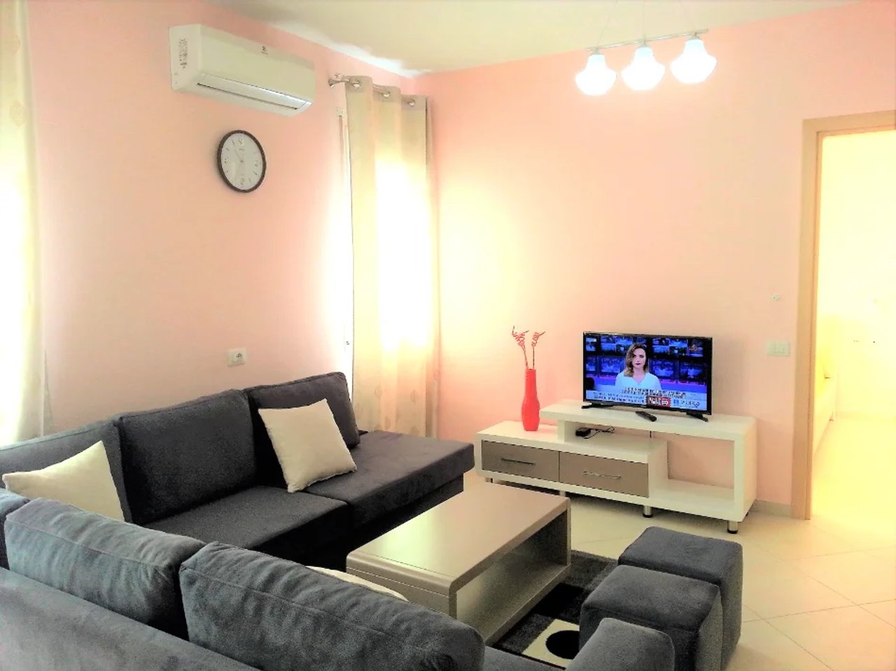 JEPET ME QERA APARTAMENT 1+1 – ZOGU I ZI, RING CENTER