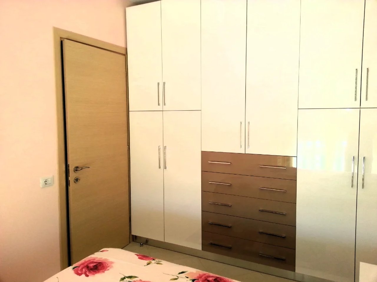JEPET ME QERA APARTAMENT 1+1 – ZOGU I ZI, RING CENTER
